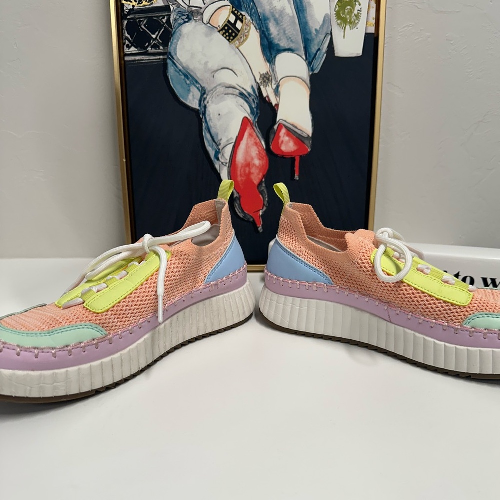 DV Dolce Vita
DV Dolce Vita BIG GIRLS Feenyx Sneaker SIZE:5 - Picture 7 of 10